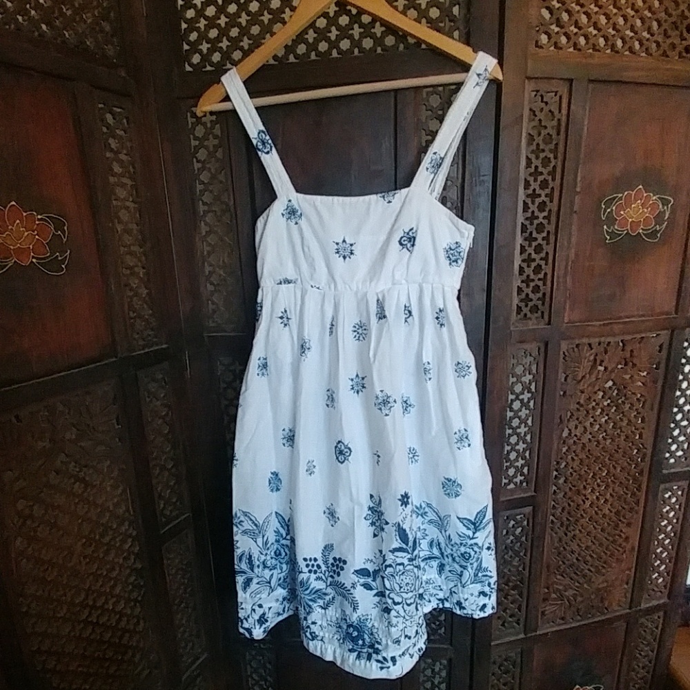 Beautiful Gap Sun Dress with Pockets
